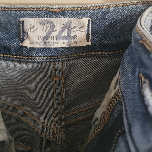 NWT Free People Distressed High Rise Jeans Size 24 Light Wash Raw Hem - Picture 2 of 12